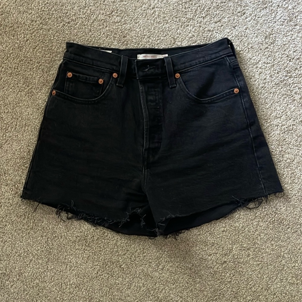 Levi’s Ribcage denim shorts